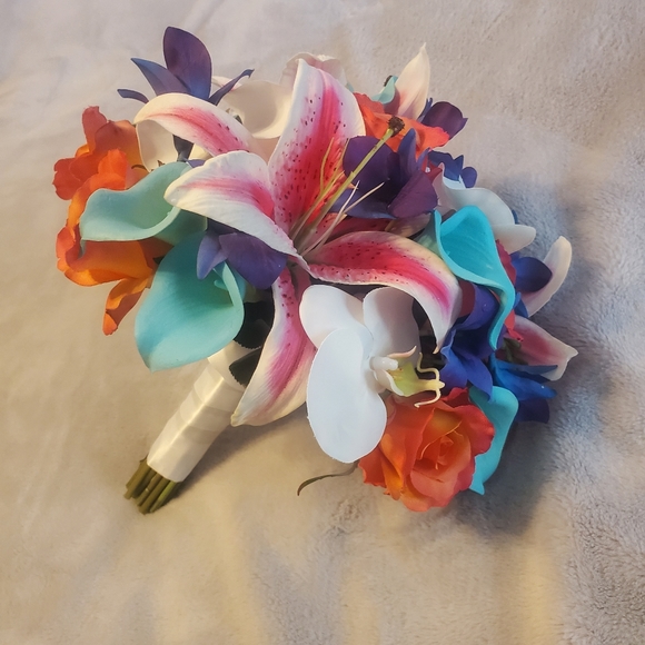 Artificial bouquets and boutonniere set - Picture 5 of 7